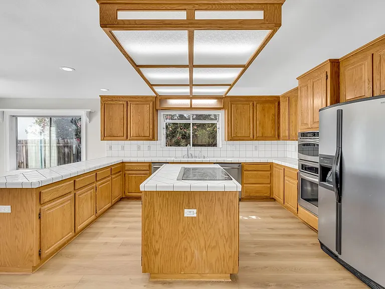5650 Edgeview Dr — Photo 26