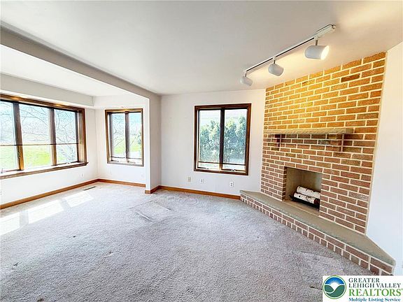 3rd image of 2741 Limestone St