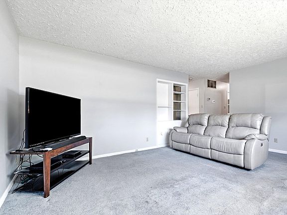 3rd image of 5512 SW 18th St