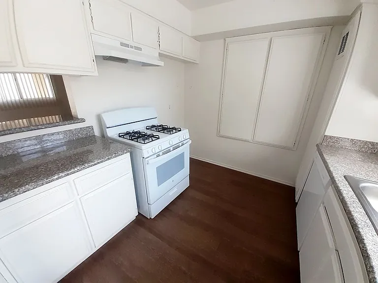 Foothill Blvd. Apartments — Photo 6