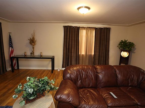 4th image of 1810 S Dale Ct