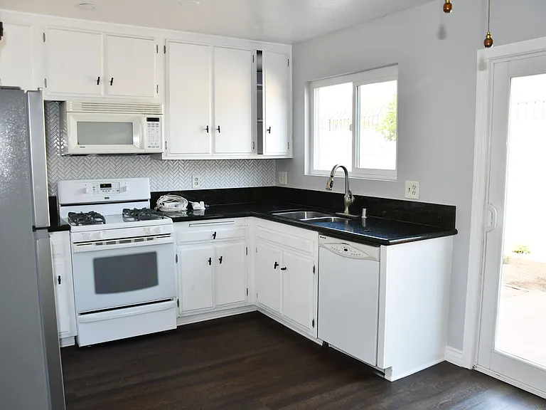 660 S Glassell St #107 — Photo 7