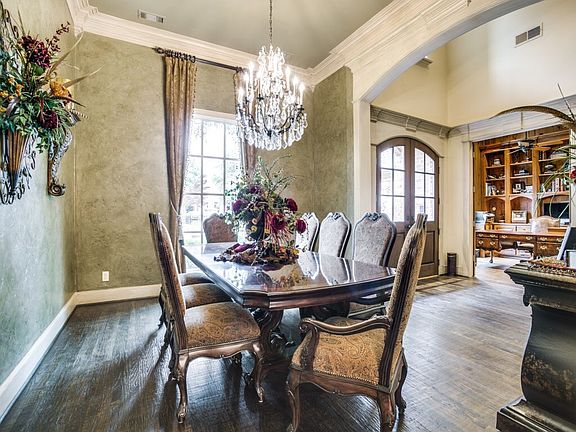 5th image of 5901 Turtle Creek Dr