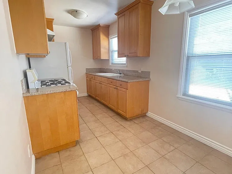 1752 N Alexandria Ave #3 — Photo 13