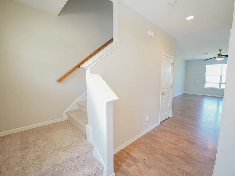 215 Shelton St — Photo 3