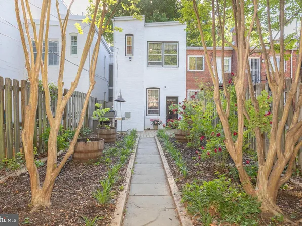 238 14th St SE, Washington, DC 20003