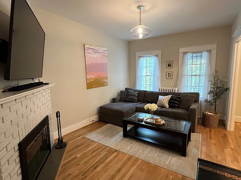 1428 Oak St NW — Photo 4