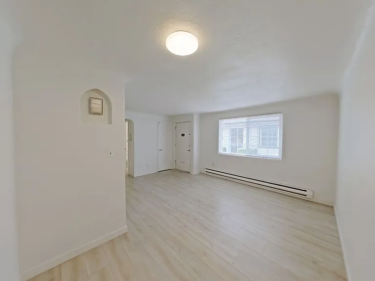 325 W 12th Ave — Photo 3