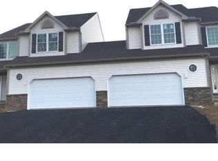 5 Regina Dr, Sinking Spring, PA 19608