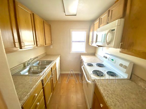 4th image of 908 N Lbj Dr APT 9