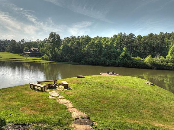 3rd image of 110 Green Valley Trl