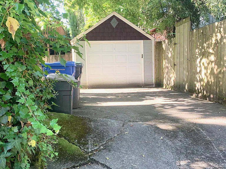 634 NE 28th Ave — Photo 7
