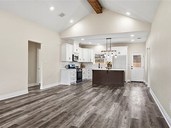 3rd image of 511 Hall St