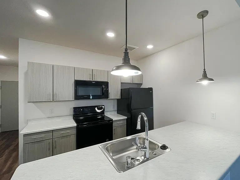 Gateway Lofts I — Photo 5