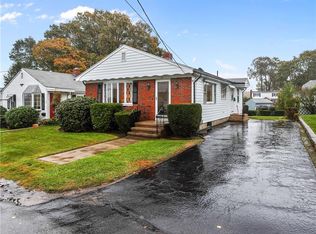 21 Seamans Ave, North Providence, RI 02904