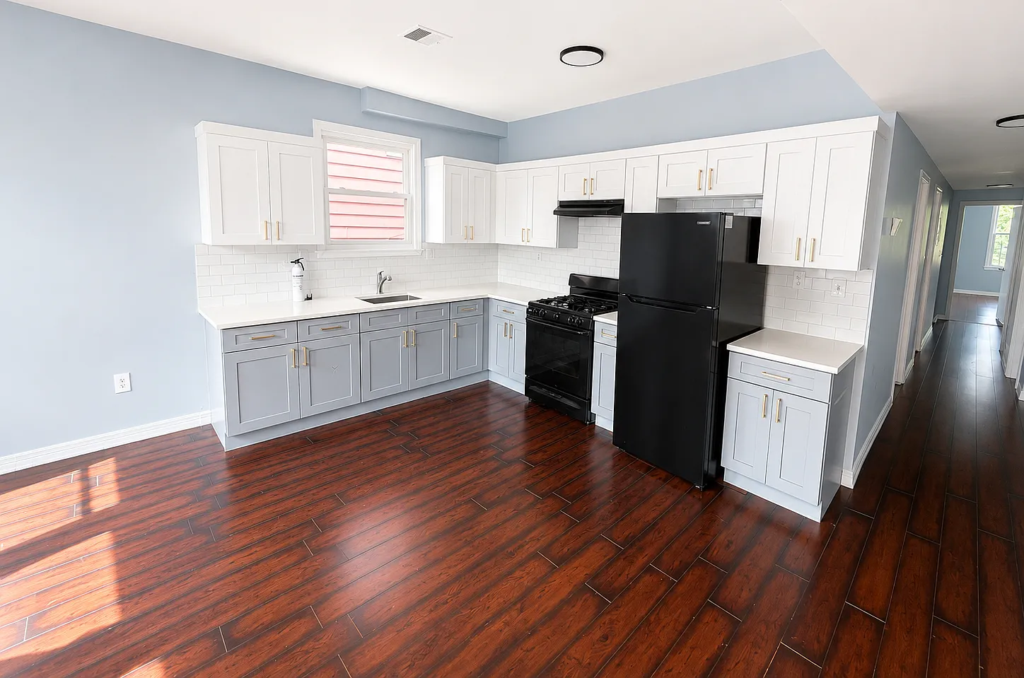 3 bed, 1200 sqft, $2,095 — Photo 1