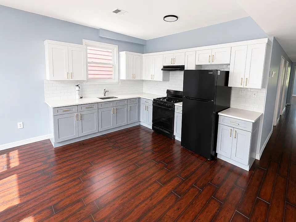 413 Jelliff Ave #2L