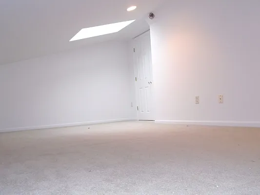 Rented by 18 REALTY | media 12