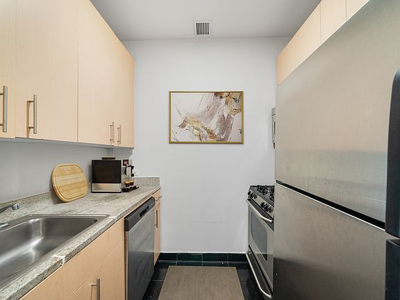 3rd image of 90 Washington St APT 4S