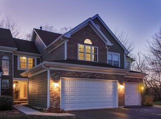 695 Kingsbridge Dr, Carol Stream, IL 60188