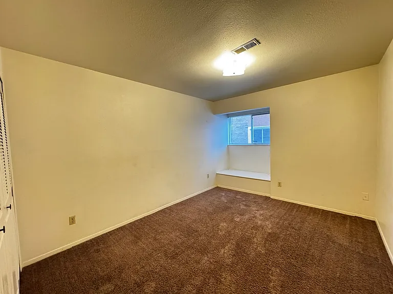 1318 Holland Park Blvd — Photo 9