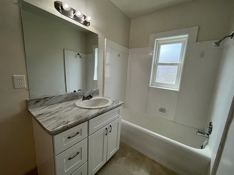247 N 1100 W — Photo 6