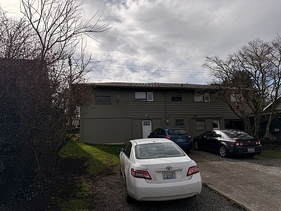3rd image of 1415 Lakeway Dr