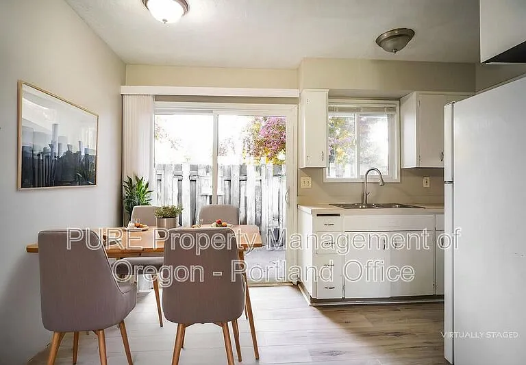 1049 SE Walnut St #11 — Photo 2