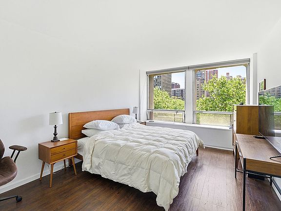 4th image of 300 E 33rd St APT 6N