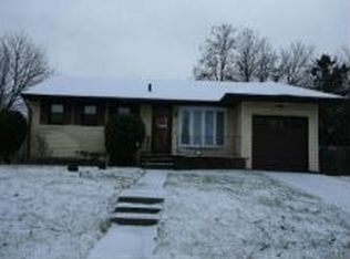 10 E Elm St, Central Islip, NY 11722