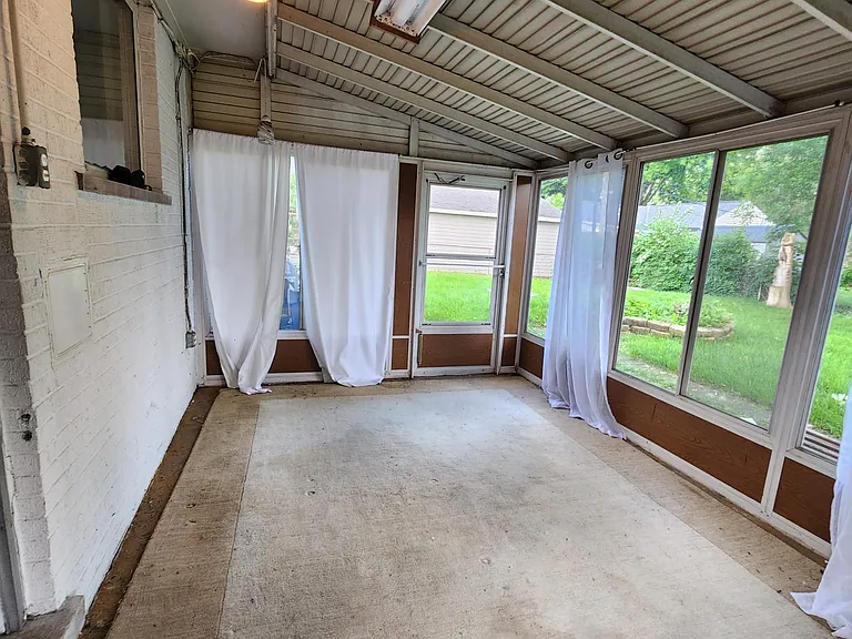 1704 Rowland Ave — Photo 26