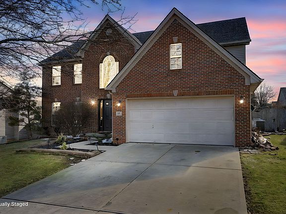 2nd image of 521 Thames Cir