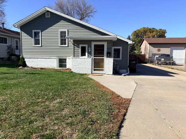626 S 16th St, Bismarck, ND 58504