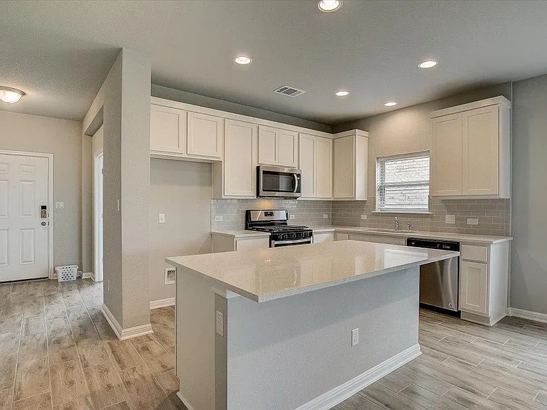108 Peruvian Ln — Photo 12