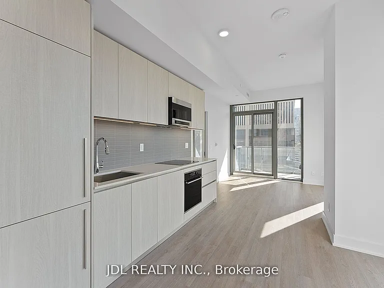 8 Cumberland St #2103 — Photo 7