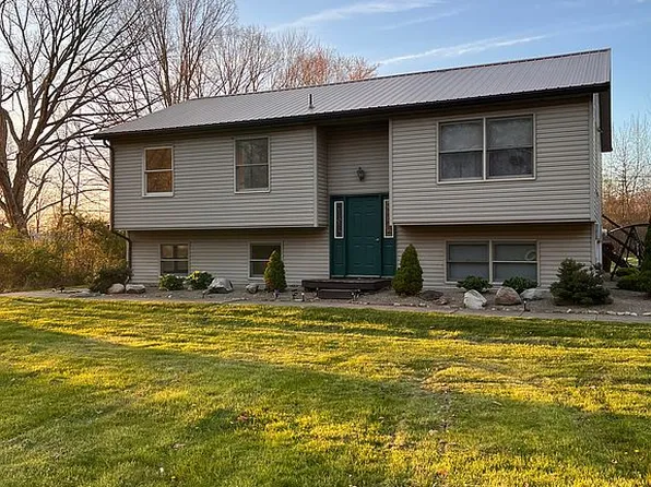 77 Pew Rd, Mercer, PA 16137
