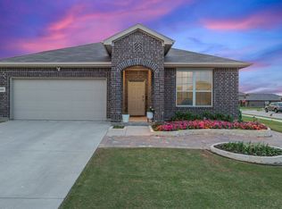 1056 Waverly Dr, Van Alstyne, TX 75495
