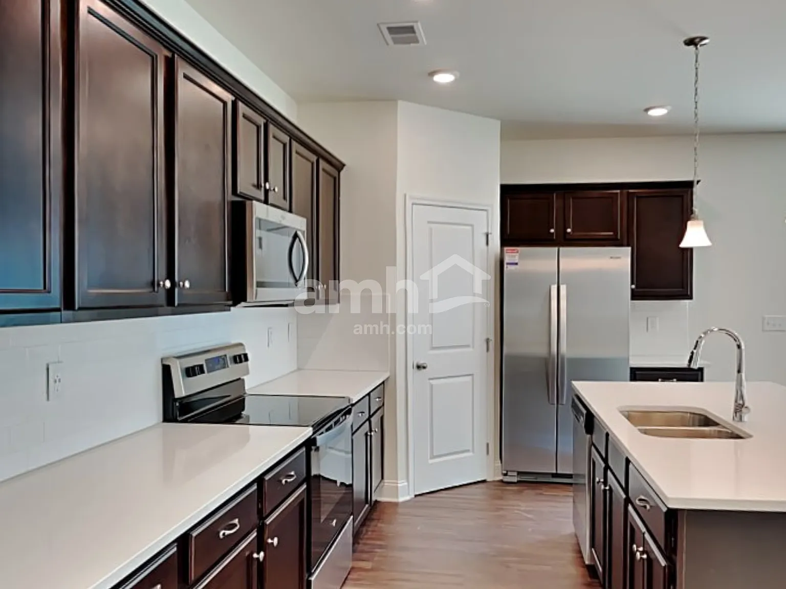 5 bed, 3.0 bath, 2513 sqft, $2,730 — Photo 3