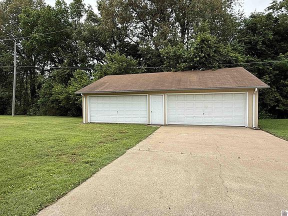 2nd image of 303 Union Cir
