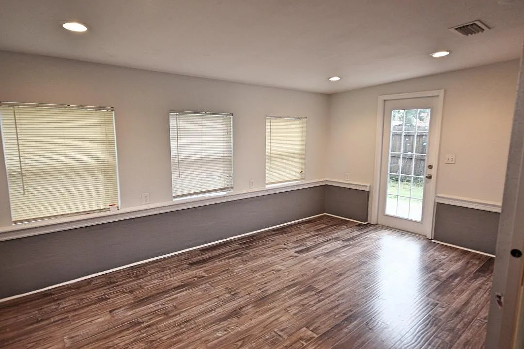 2 bed, 1219 sqft, $2,200 — Photo 3