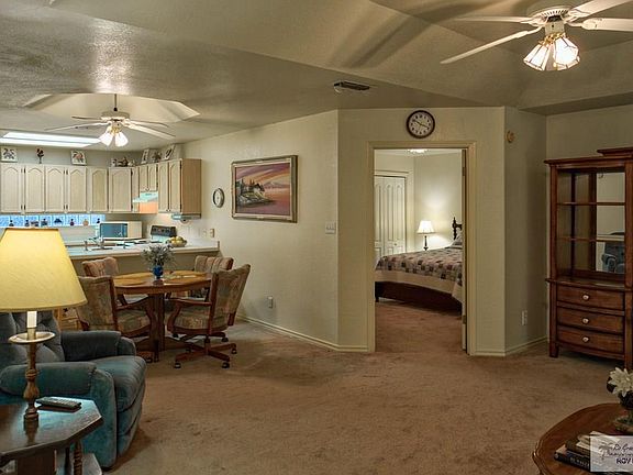 2nd image of 124 Willow Cir