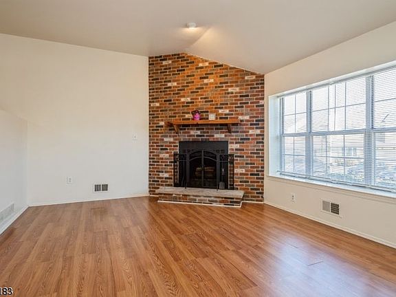 4th image of 126 Sunnyvale Ct