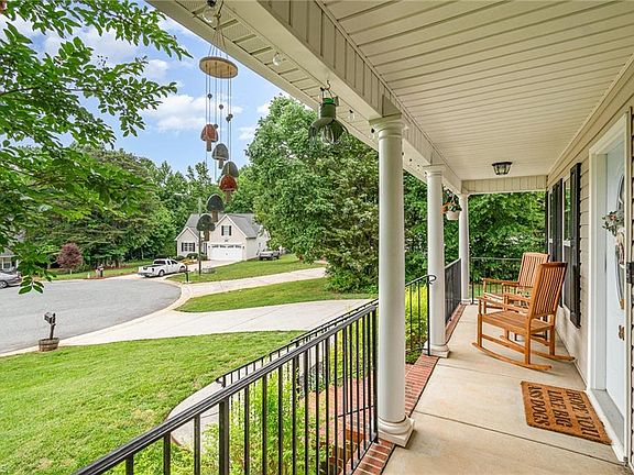 3rd image of 80 Harris Farm Ct