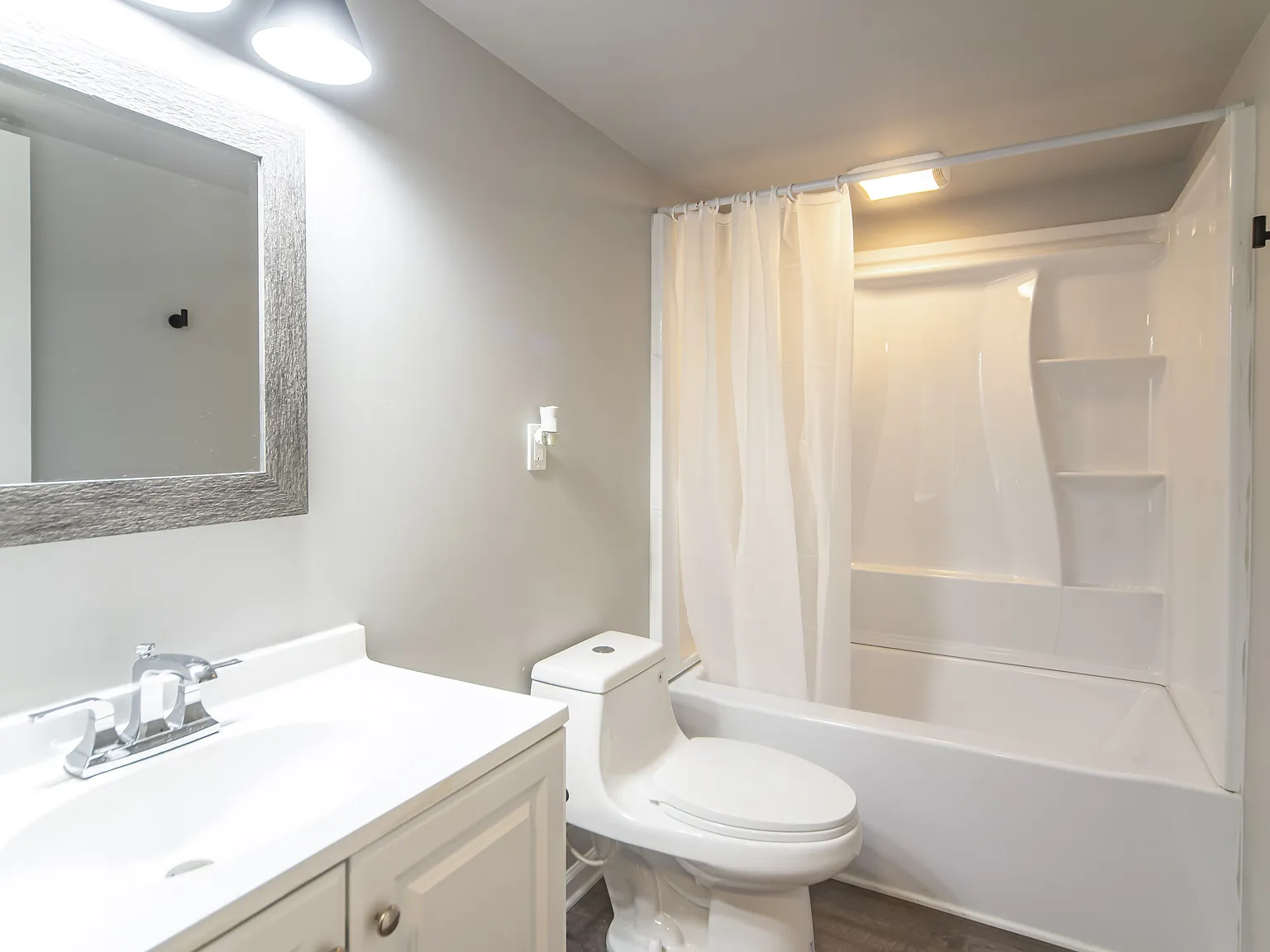 4 bed, 3.0 bath, 2112 sqft, $871 — Photo 4