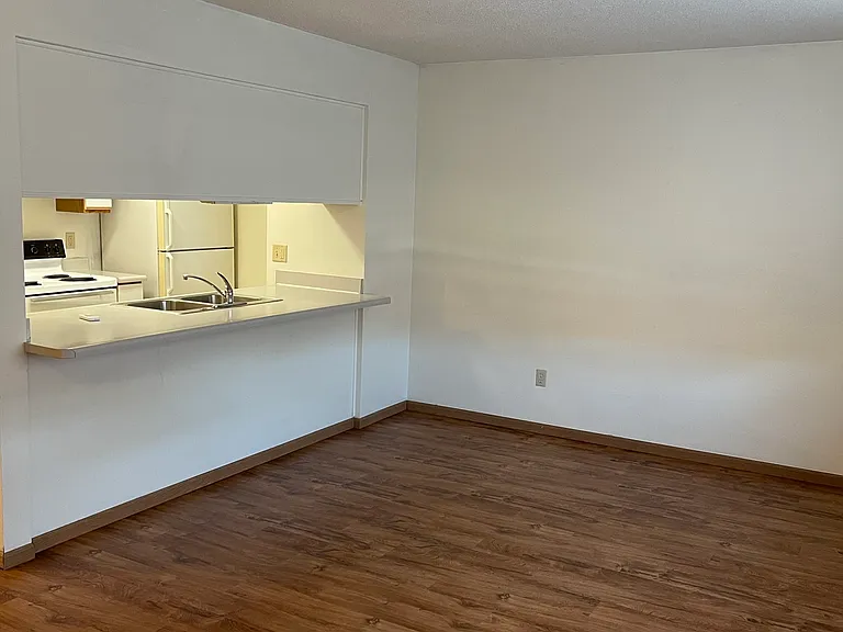 429 S Van Buren St #5 — Photo 5