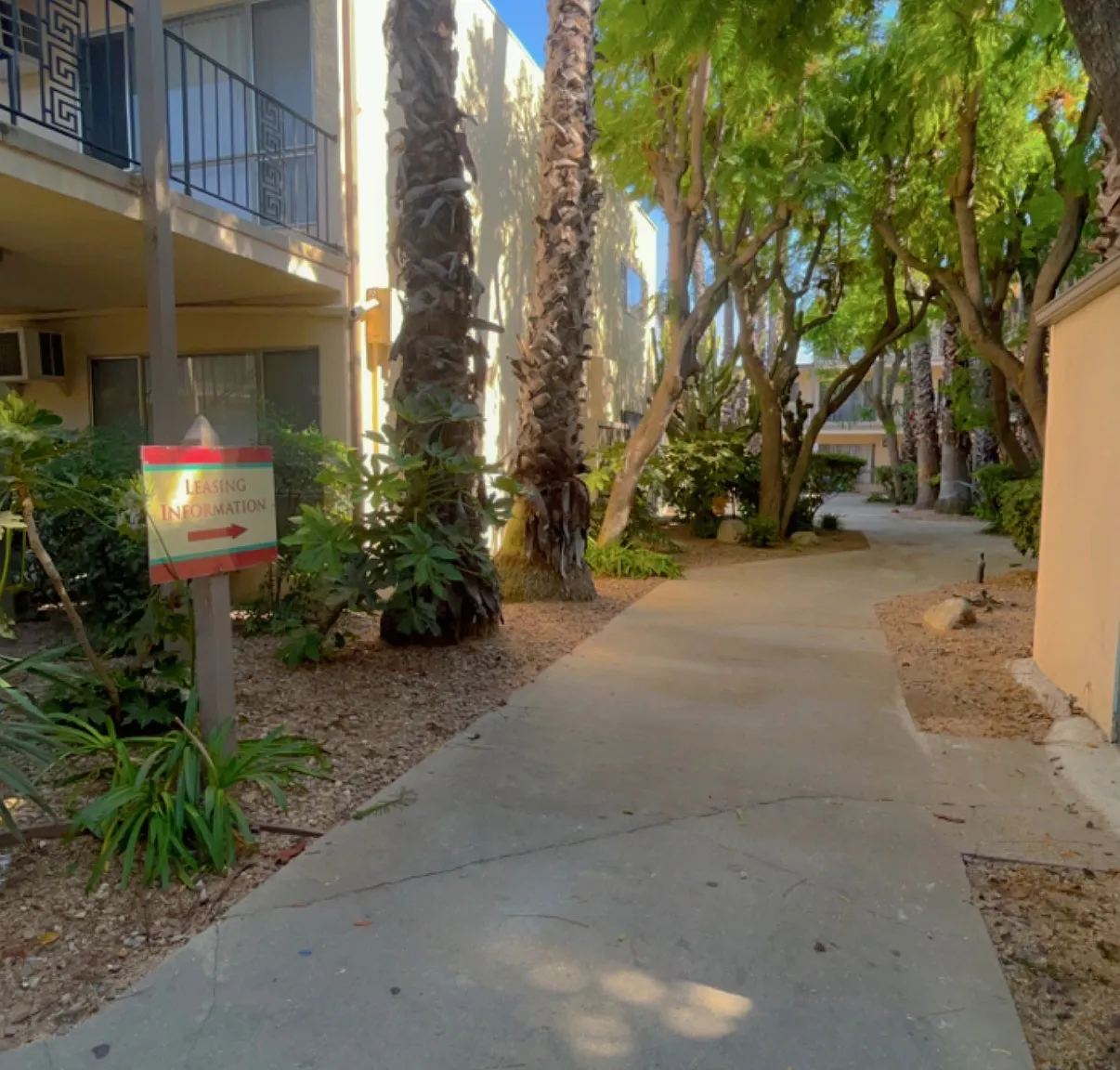 VILLA SANTA FE APARTMENTS — Photo 4