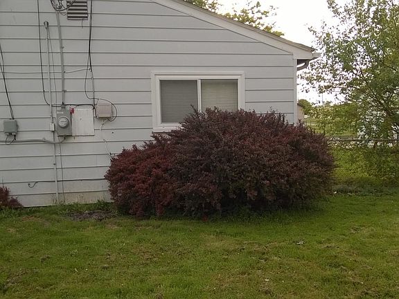 2nd image of 23928 Methuen Ave