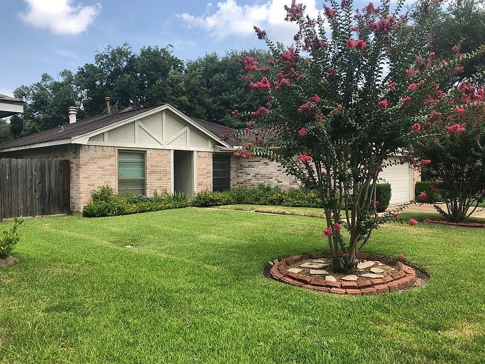 1st image of 10712 Garden Place Dr