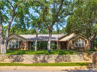1800 Burr Oak St, Arlington, TX 76012