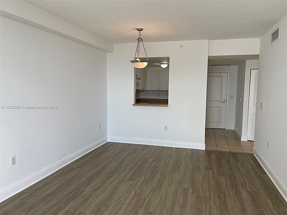 5th image of 1250 S Miami Ave #1513